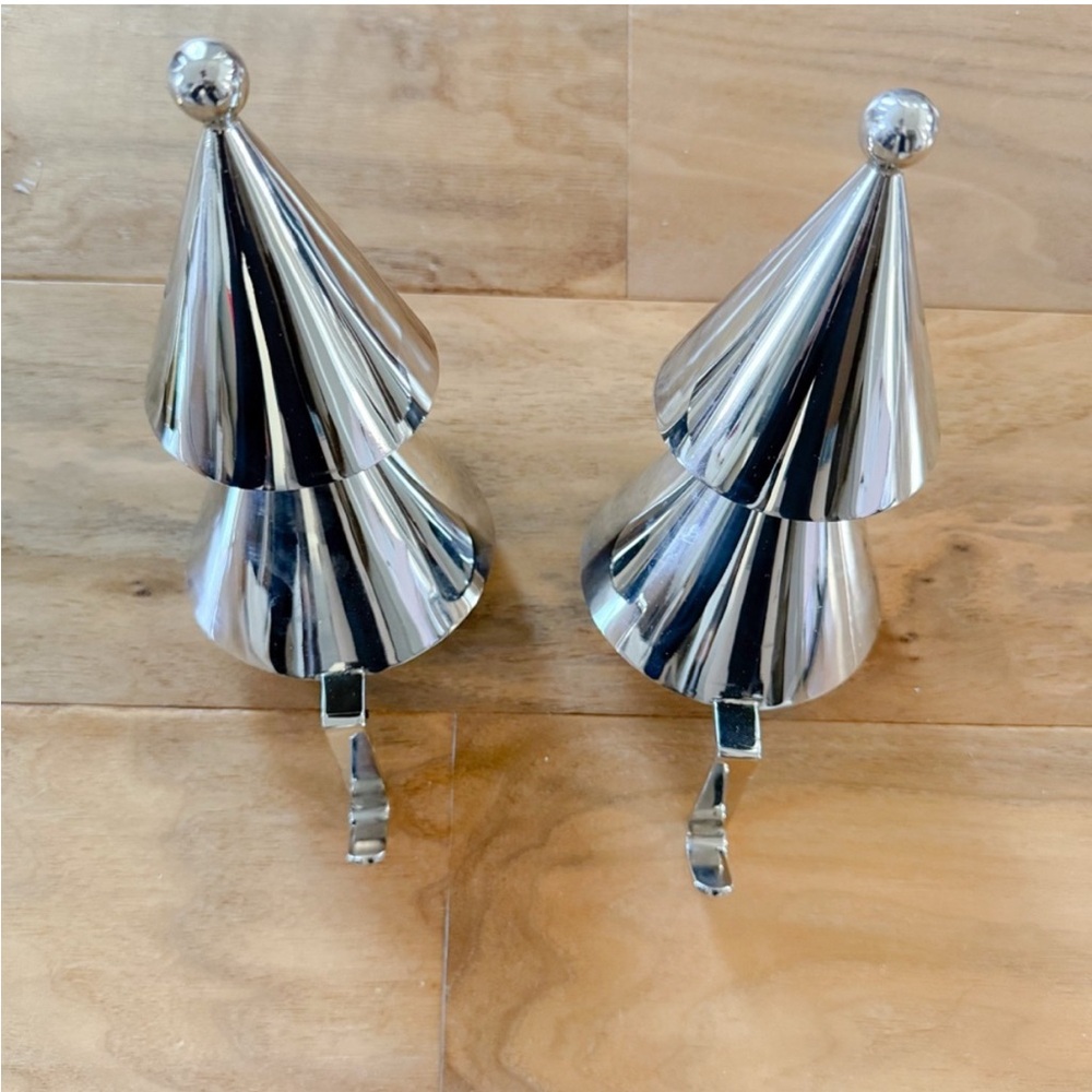 Two Williams Sonoma Polished Nickel Metal Christmas Stocking Holders, Like New!! - Picture 3 of 5